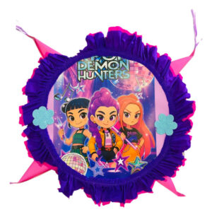Piñata artesanal 4 puntas Guerreras K-pop 40×40 cms