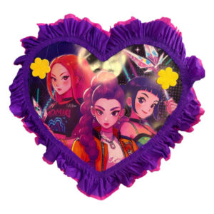 Piñata artesanal corazón Guerreras K-Pop 40×40 cms